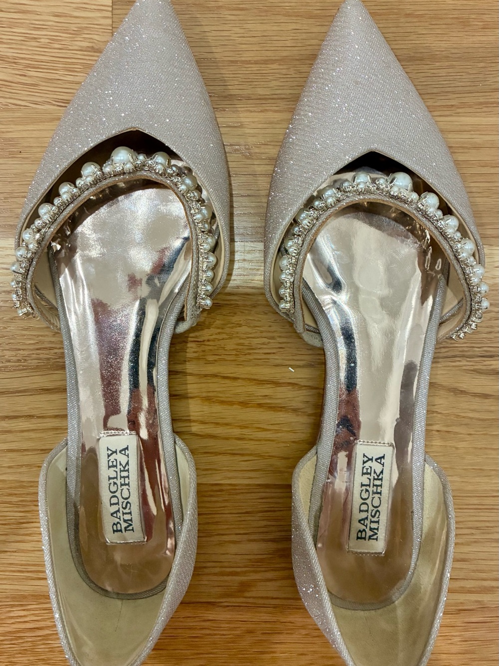 GORGEOUS size 7.5 Badgley Mischka Champagne Glitter Pearl-Trim Mules